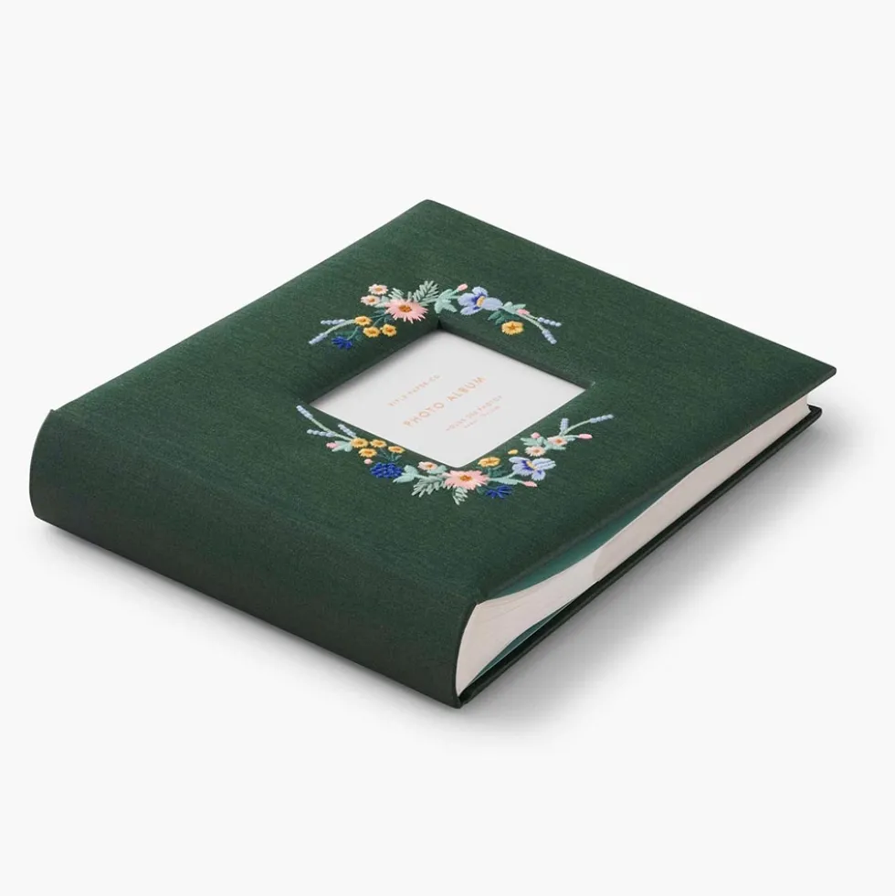 Álbum de fotos con cubierta bordada Menagerie - Rifle Paper co.