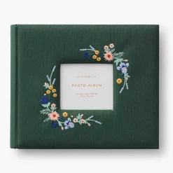 Álbum de fotos con cubierta bordada Menagerie - Rifle Paper co.
