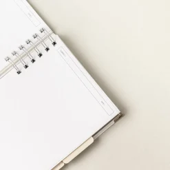 Pack Premium I Libreta A5 + Bolígrafo + Portabolígrafos + Cubilete + Vade