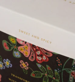 Vela perfumada Amber and Black Vanilla - Rifle Paper Co.